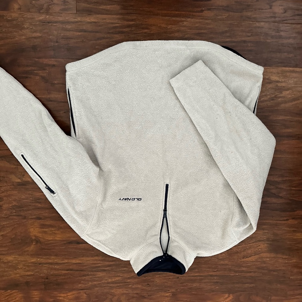 Old Navy Cream Sweatshirt Classic Style